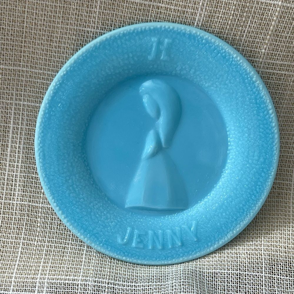 Vi Hunter-JENNY Animals & Figurines
by MOSSER GLASS (OHIO) - Jenny Cup Plate